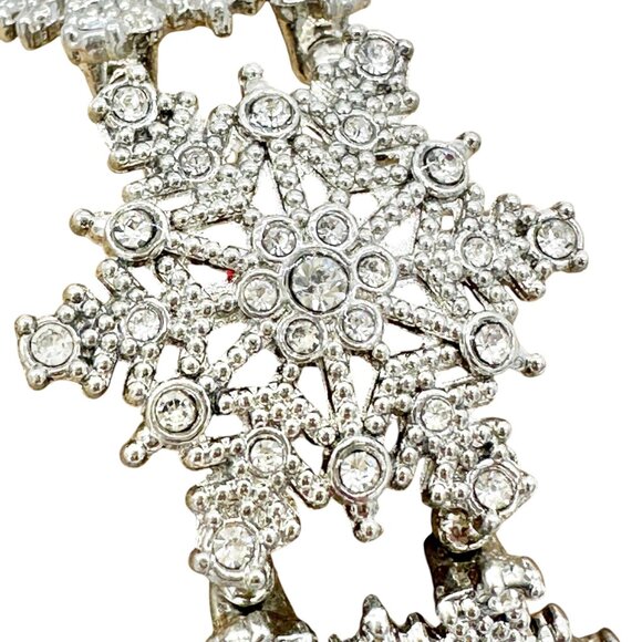 Vintage Inspired Silver Tone Snowflake Stretch Bracelet With Rhinestone Accents - Picture 10 of 10